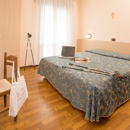 Hotel Trevi Лидо-ди-Езоло Номер фото